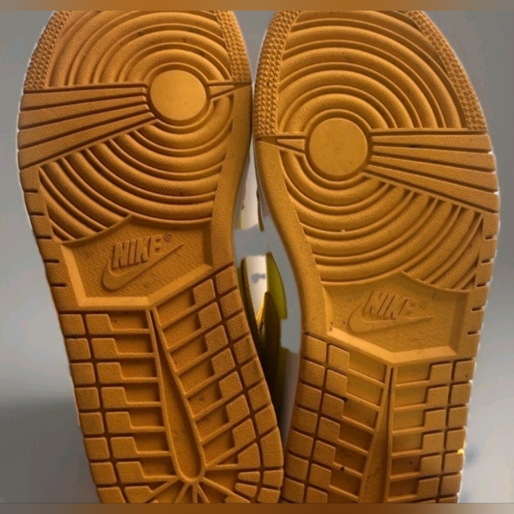 Nike Air Jordan 1 Low Yellow Strike White Pollen Wmns US Size 10.5 Mens US Sz 9 - Picture 5 of 8